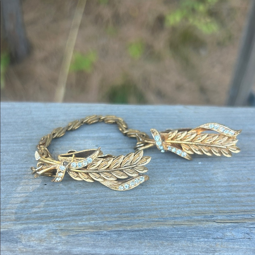 50’s Vintage Roma Rhinestone Gold tone sweater clip